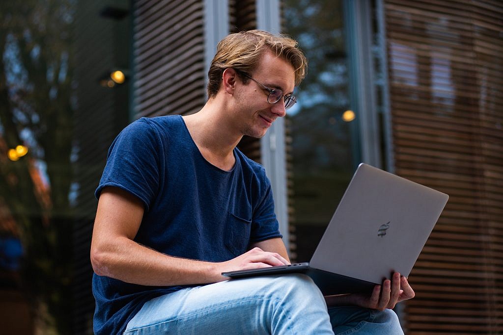 Laptopy do pracy zdalnej - GameBy.pl