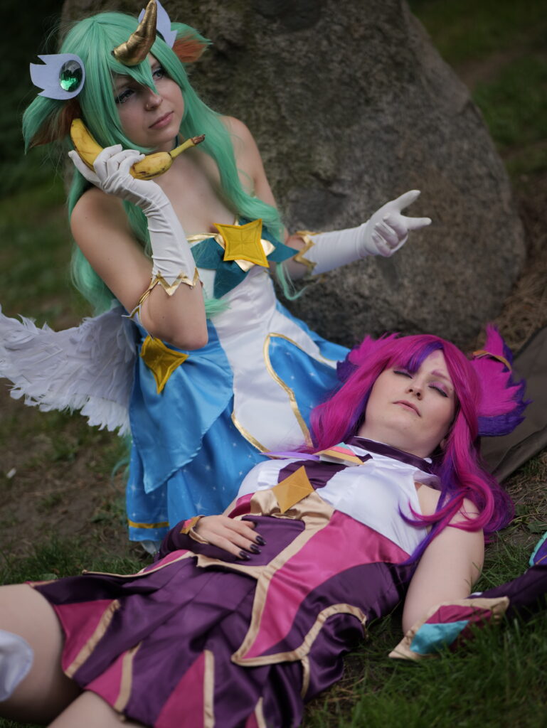 Cosplay Soraka i Xayah z League of Legends