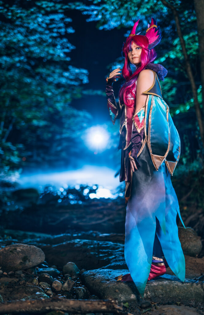 Cosplay Xayah z "League of Legends"