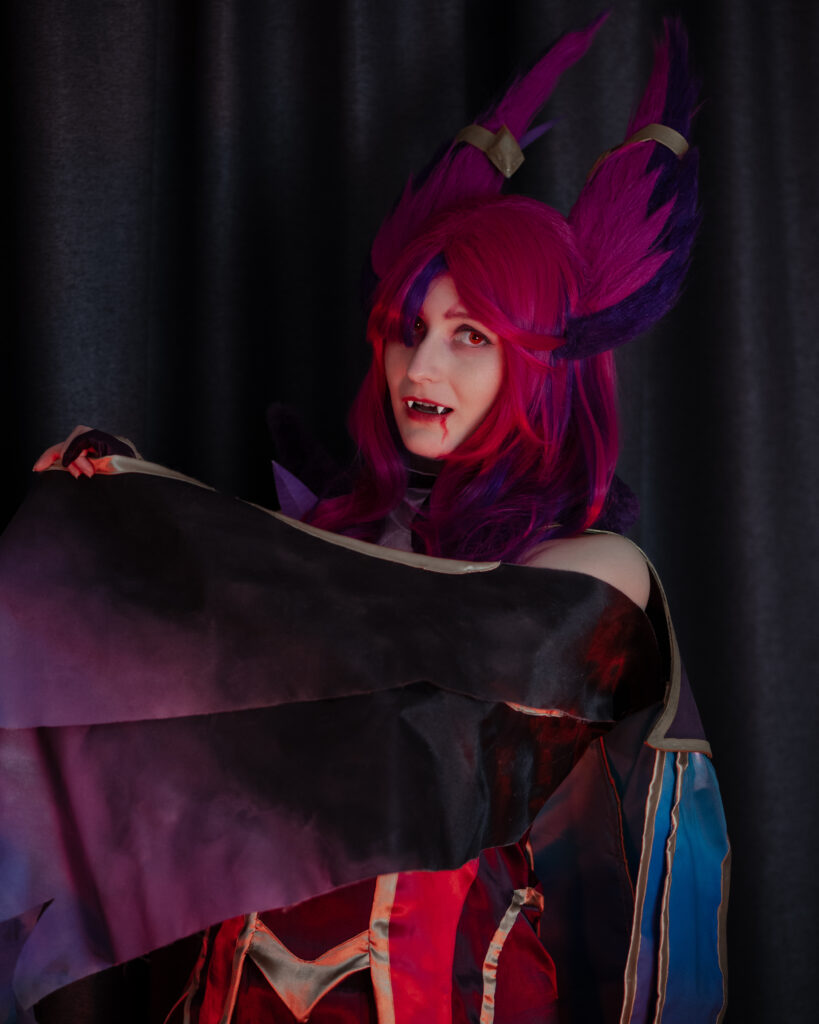 Ciemne tło dla Xayah